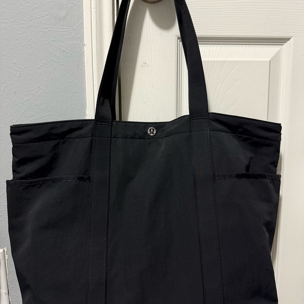 lululemon Dailu Multi-Pocket Tote 20L